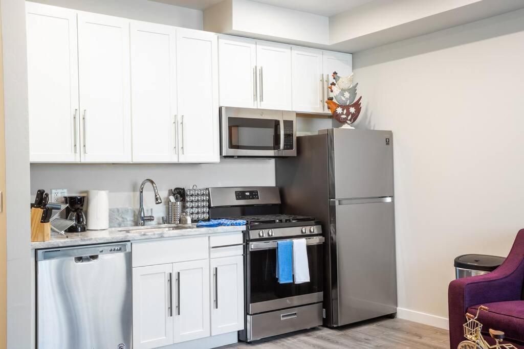 1-Bedroom With Cali King Size Bed In San Diego Ngoại thất bức ảnh