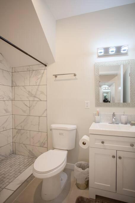 1-Bedroom With Cali King Size Bed In San Diego Ngoại thất bức ảnh