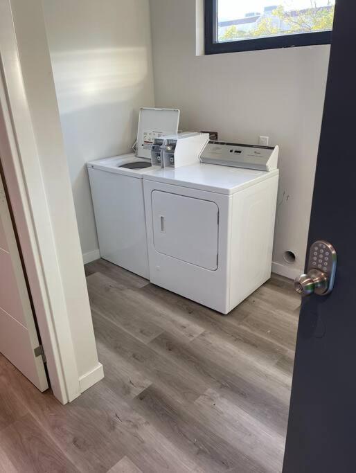 1-Bedroom With Cali King Size Bed In San Diego Ngoại thất bức ảnh