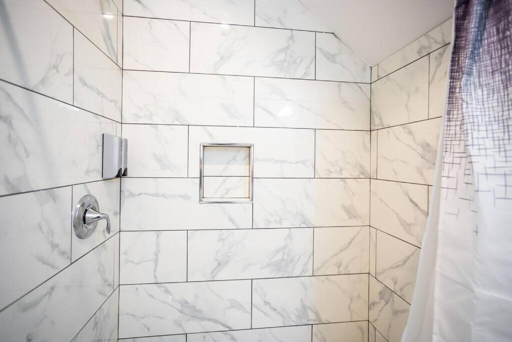 1-Bedroom With Cali King Size Bed In San Diego Ngoại thất bức ảnh