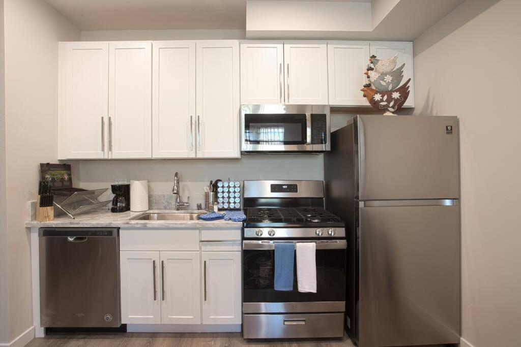 1-Bedroom With Cali King Size Bed In San Diego Ngoại thất bức ảnh